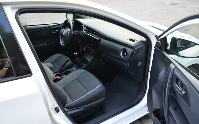 Toyota Auris cena 44500 przebieg: 170000, rok produkcji 2016 z Zawiercie małe 137